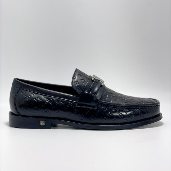 https://www.fixationpk.com/products/lv-mens-monogram-embossed-major-loafer-shoe-black